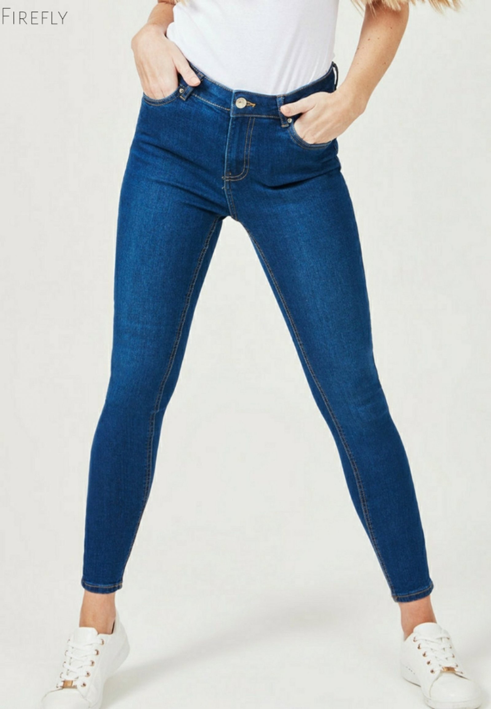 Skinny jeans in mid wash blue